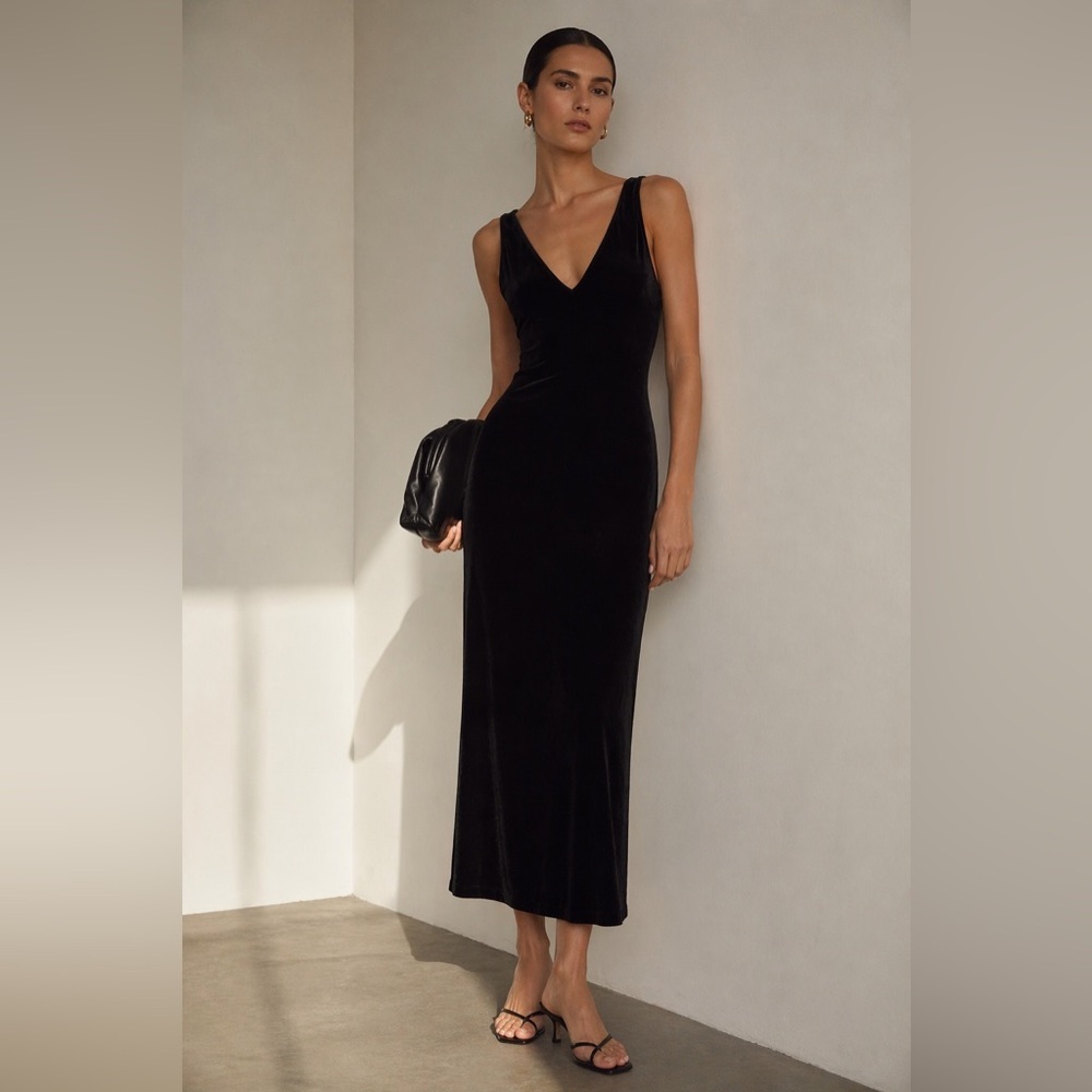 Vintage 90s minimalist stretch black velvet V-neck sleeveless midi dress. Small.